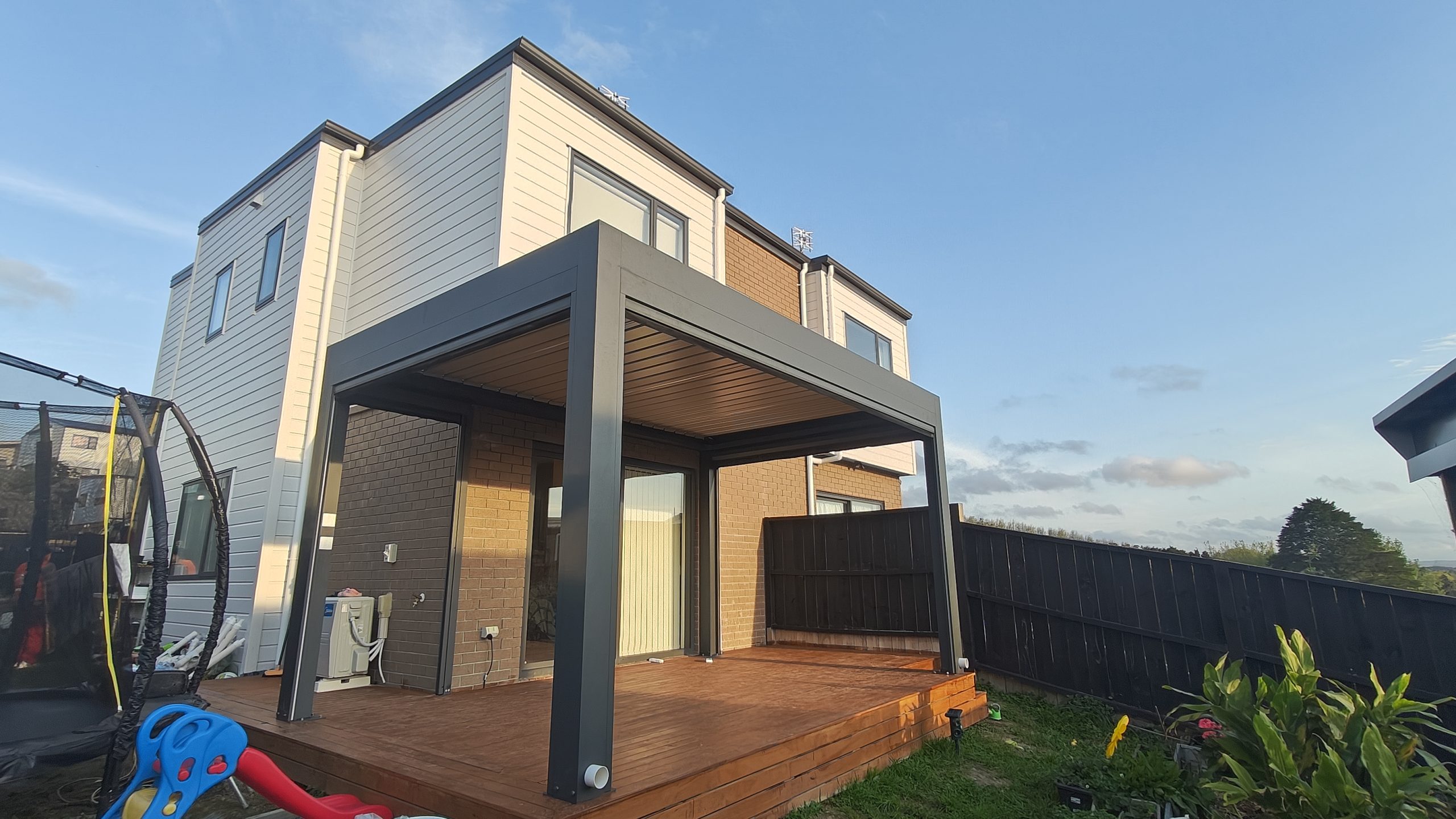 Louvre Roof NZ: Why Adjustable Aluminium Louvres Beat Fixed Covers for Auckland Homes