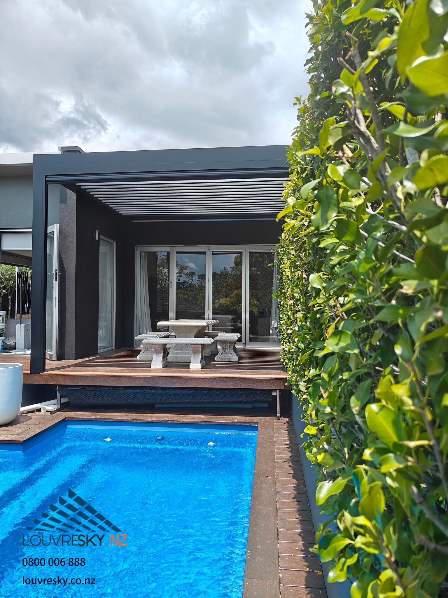 Seamless Indoor-Outdoor Living with a Pergola