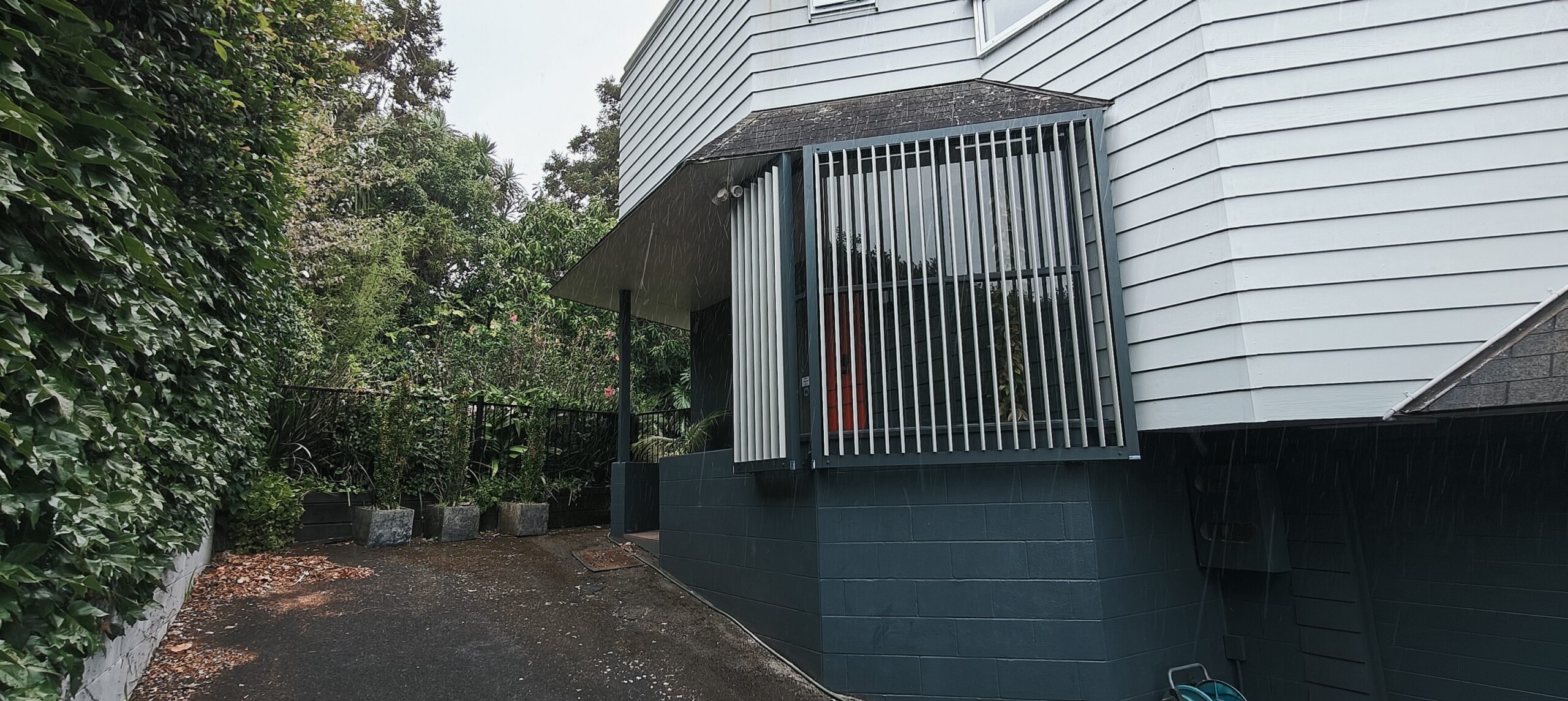A Custom Vertical Louvre Window for a Ground-Floor Home