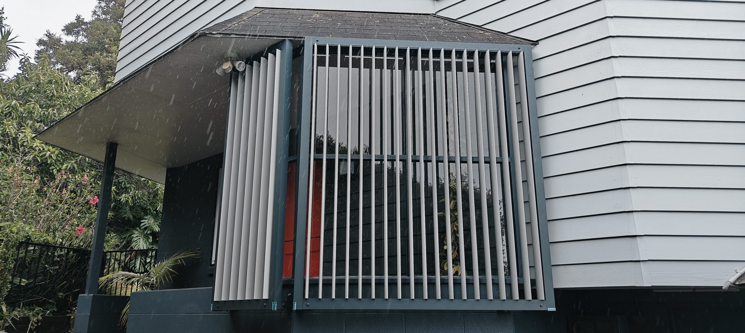 Comfort and Privacy: A Custom Vertical Louvre Window for a Ground-Floor Home