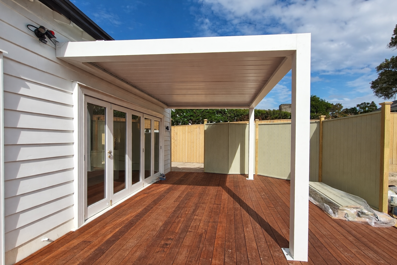 Single-Bay Attached Pergola for Renovated Home Outdoor Enhancement