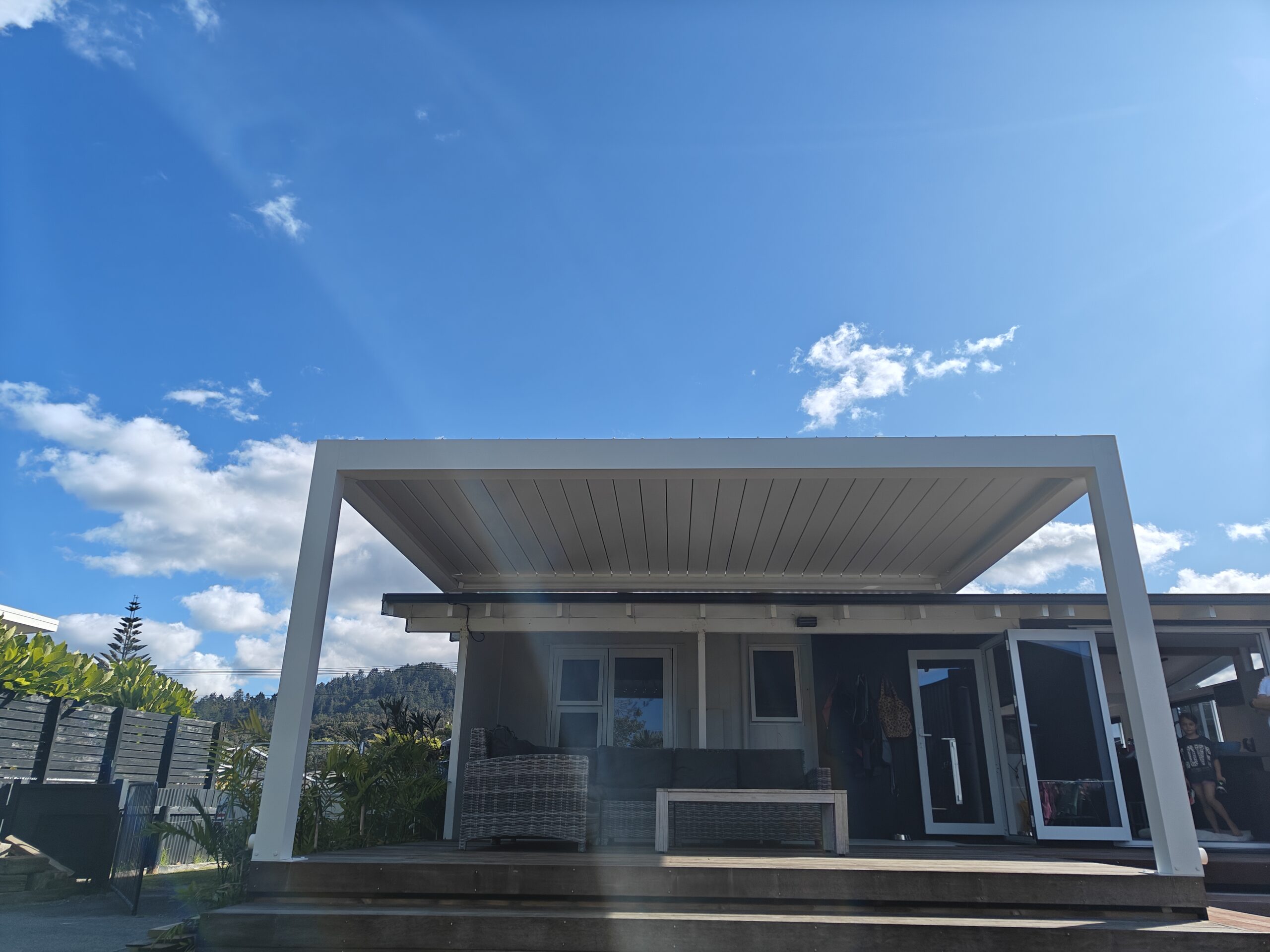 Smart Pergola Design for Low-Eave Homes: A Seamless High-Rise Solution