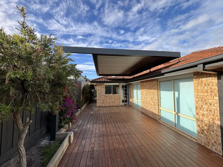 Space-Efficient Pergola Designs by Louvresky: Single-Column Elegance
